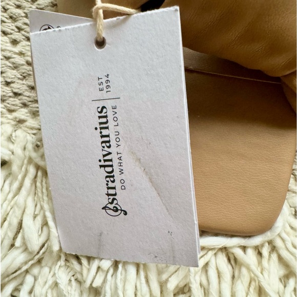 STRADIVARIUS Sandals Slip Ons NWT Size 9 Tan Puff - Picture 9 of 15